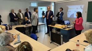 López-Valverde visita La Cabrera El consejero Miguel López-Valverde en La Cabrera