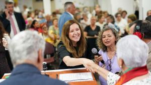 La consejera de Familia, Juventud y Asuntos Sociales