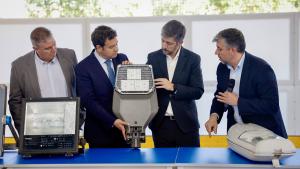 La Comunidad renueva la red de alumbrado público de 24 edificios municipales y 10 áreas deportivas de Las Rozas de Madrid El consejero García Martín