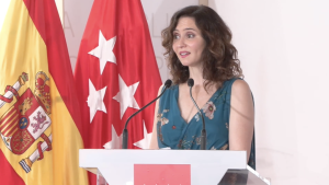 Díaz Ayuso en la presentación del audiolibro Con voz de mujer: “Gracias a todos los que hacéis que leer siga siendo libre y gozoso” La presidenta en el acto