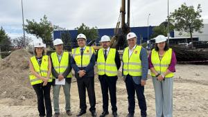 Rodrigo visita la construcción de hogares para familias vulnerables en el Ensanche de Vallecas El consejero Jorge Rodrigo durante su visita a la construcción de hogares para familias vulnerables en el Ensanche de Vallecas
