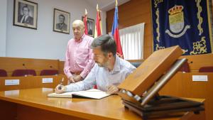 La Comunidad de Madrid finaliza la reparación de la cubierta móvil de la plaza de toros de Moralzarzal Miguel Ángel García Martín durante su visita a la de la Plaza de Toros de Moralzarzal y su nueva cubierta retráctil