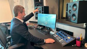 El consejero Mariano de Paco Serrano durante su visita en Florida al estudio de Sony