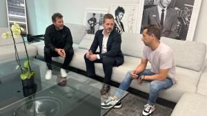 El consejero Mariano de Paco Serrano durante su visita en Florida al estudio de Sony