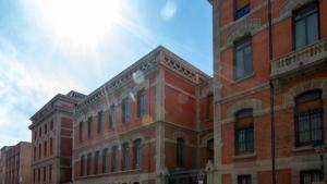 La Comunidad de Madrid celebra el centenario del Hospital público Santa Cristina, que comenzó como Casa de Salud y atiende 120.000 consultas al año Hospital público Santa Cristina