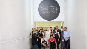 La consejera Ana Dávila durante su visita a la Fundación Pan y Peces