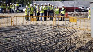 Rodrigo visita las obras de pisos de la AVS en Puente de Vallecas El consejero Jorge Rodrigo durante una visita a las obras de pisos de la AVS en Puente de Vallecas
