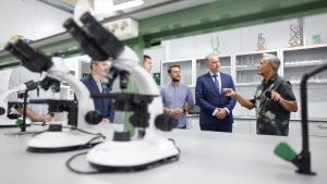López-Valverde visita las instalaciones de Campus FP Emprende en Humanes de Madrid El consejero Miguel López-Valverde durante su visita a las instalaciones de Campus FP Emprende en Humanes de Madrid