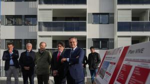 El consejero Jorge Rodrigo durante su visita en Valdebebas a las obras de 166 viviendas del Plan Vive