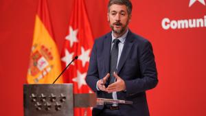 El portavoz Miguel Ángel García Martín atiende a los medios de comunicación en la Real Casa de Correos