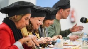 La consejera Fátima Matute en la gran final del VII concurso de cocina hospitalaria navideña Estrella Princesa