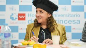 La consejera Fátima Matute en la gran final del VII concurso de cocina hospitalaria navideña Estrella Princesa