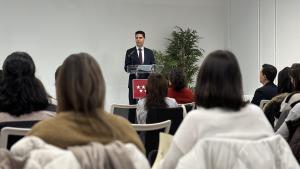 El consejero Emilio Viciana durante el acto de graduación de los mentores de formación profesional