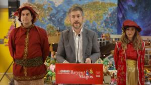 Los consejeros Miguel Ángel García Martín y Emilio Viciana durante la presentación del servicio 012 Reyes Magos