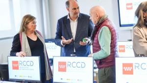 Miguel López-Valverde durante su visita al Centro de capacitación digital de Moralzarzal 1