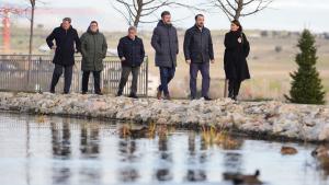 El consejero Miguel Ángel García Martín durante su visita en Colmenar Viejo al Parque de los Héroes
