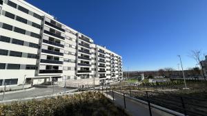 La Comunidad de Madrid entrega 166 nuevas viviendas del Plan Vive destinadas a alquiler a precio asequible en Valdebebas El consejero Rodrigo