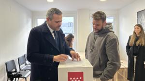 La Comunidad de Madrid entrega 166 nuevas viviendas del Plan Vive destinadas a alquiler a precio asequible en Valdebebas El consejero Rodrigo