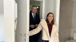 La Comunidad de Madrid entrega 166 nuevas viviendas del Plan Vive destinadas a alquiler a precio asequible en Valdebebas El consejero Rodrigo