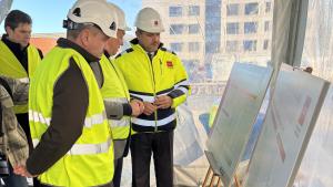 Rodrigo visita en Móstoles el inicio de obras para construir 249 viviendas de alquiler social El consejero Jorge Rodrigo durante su visita en Móstoles al inicio de obras para construir viviendas de alquiler social