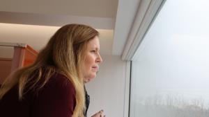 La Comunidad de Madrid invierte 1,2 millones en un centro de referencia que atiende de forma integral a personas con parálisis cerebral severa La consejera Dávila