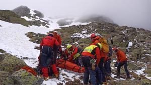 Miembros del GERA durante un rescate
