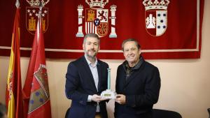 El consejero Miguel Ángel García Martín durante su visita a El Berrueco