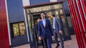 El consejero Emilio Viciana durante su visita a la ampliación del Colegio Público Virgen de la Oliva en Anchuelo