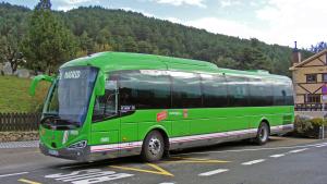 Autobús interurbano en la Sierra