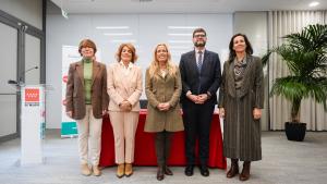 La consejera Rocío Albert durante la firma de un convenio de colaboración con la Fundación Integra