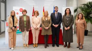 La consejera Rocío Albert durante la firma de un convenio de colaboración con la Fundación Integra
