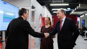 Los consejeros Miguel López-Valverde y Ana Dávila en la jornada Innovación digital en el ámbito de los cuidados