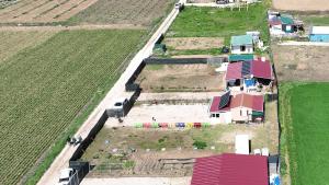 Imagen del derribo de nueve viviendas ilegales en la Vega del Tajuña 
