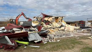 Imagen del derribo de nueve viviendas ilegales en la Vega del Tajuña 
