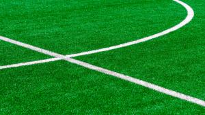 césped de un campo de fútbol