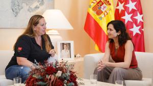 La presidenta Isabel Díaz Ayuso con Cristina Álvarez