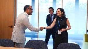 Díaz Ayuso renueva el convenio con Google para que todos los colegios públicos madrileños utilicen herramientas educativas basadas en la IA