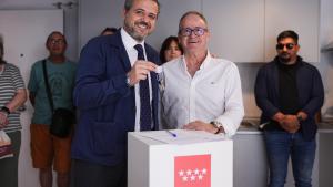 El consejero Jorge Rodrigo durante la entrega de las llaves de nuevas viviendas del Plan Vive en Valdebebas