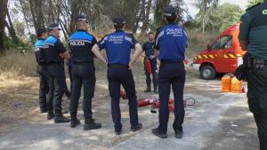 Prácticas de policías locales en sofocar conatos de incendio