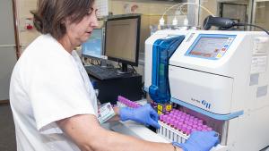 profesional sanitario trabajando en el proyecto