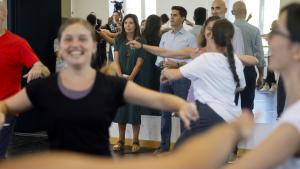 Emilio Viciana en un momento de su visita a un curso de formación de auxiliares de danza