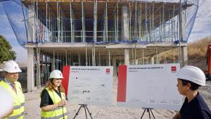 La consejera Fátima Matute durante su visita a la construcción del nuevo Centro de Salud Valdemoro 3