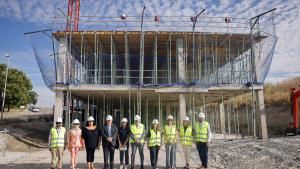 La consejera Fátima Matute durante su visita a la construcción del nuevo Centro de Salud Valdemoro 3
