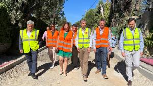 García Martín visita en Colmenarejo las obras de renovación de la calle Las Lindes El consejero Miguel Ángel García Martín durante su visita en Colmenarejo a las obras de la calle Las Lindes