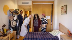 Dávila visita en Alpedrete una residencia para personas con enfermedad mental La consejera Ana Dávila durante su visita a la residencia