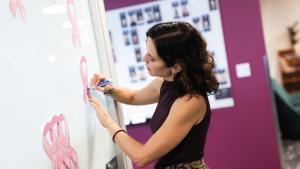 Díaz Ayuso anuncia en Texas Madrid AWS Futuro IA Builders Lab 2028, una iniciativa educativa de FP pionera para acercar la IA a alumnos, docentes y empresas La presidenta Isabel Díaz Ayuso y el consejero Miguel López-Valverde