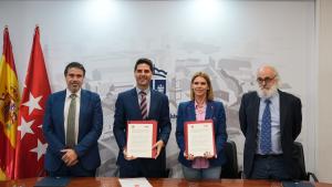 Viciana firma un protocolo con la Federación de Municipios de Madrid El consejero Emilio Viciana durante la firma del protocolo