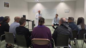 Taller grupal con pacientes en el Hospital 12 de Octubre