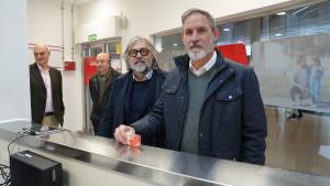 García visita en Parla la nueva oficina de gestión de la Tarjeta de Transporte Público del Consorcio Regional de Transportes El viceconsejero José María García durante su visita a la nueva oficina