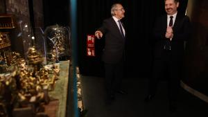 De Paco Serrano inaugura el tradicional Belén de la Sala Alcalá 31 El consejero Mariano de Paco Serrano en el tradicional Belén de la Sala Alcalá 31